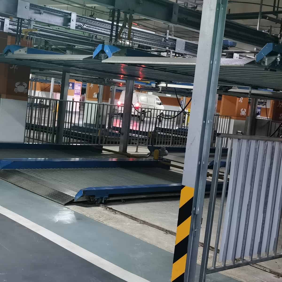 升降橫移式立體停車設(shè)備